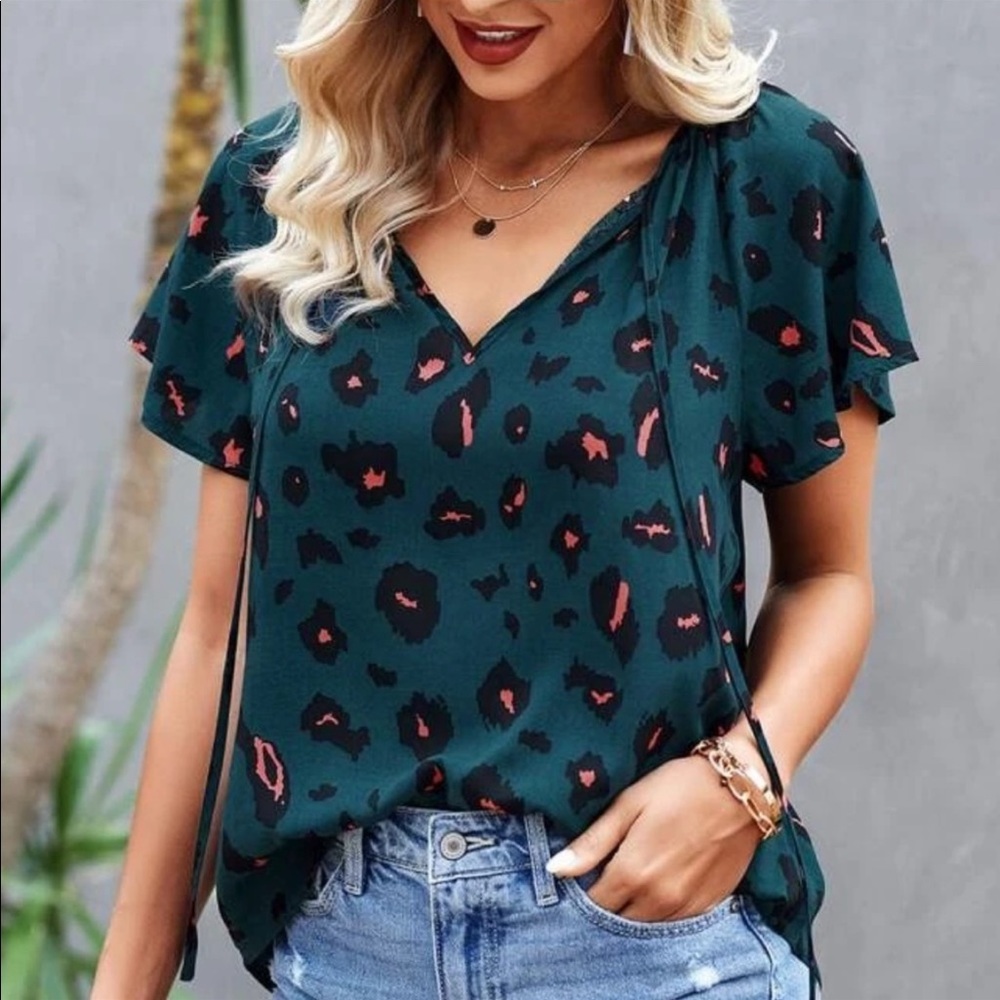 Leopard Print Butterfly Sleeve Top Blouse - Picture 2 of 4
